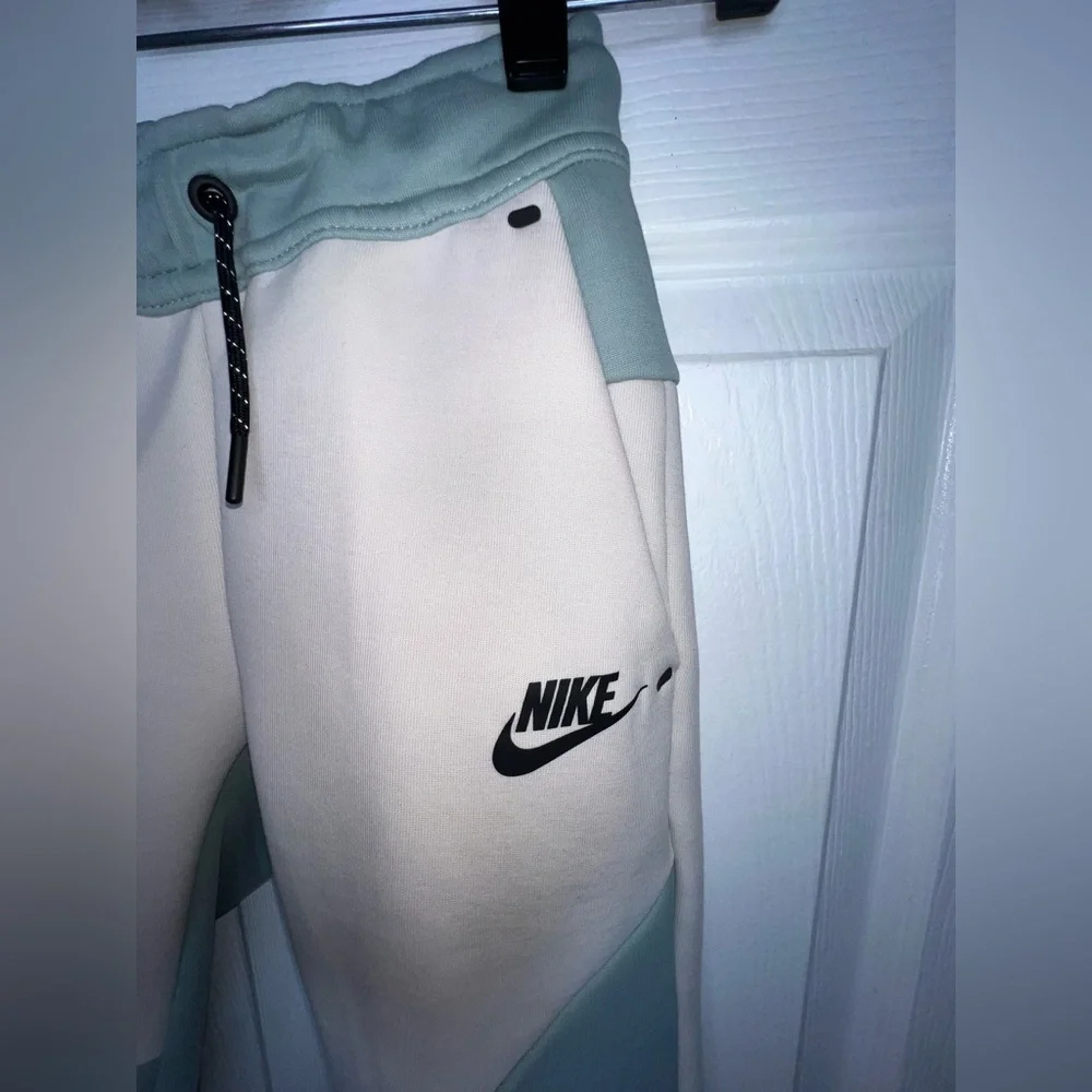 NWT Nike Sportswear Tech Fleece Joggers Pant Big Kids Size X Small HV5869 XS